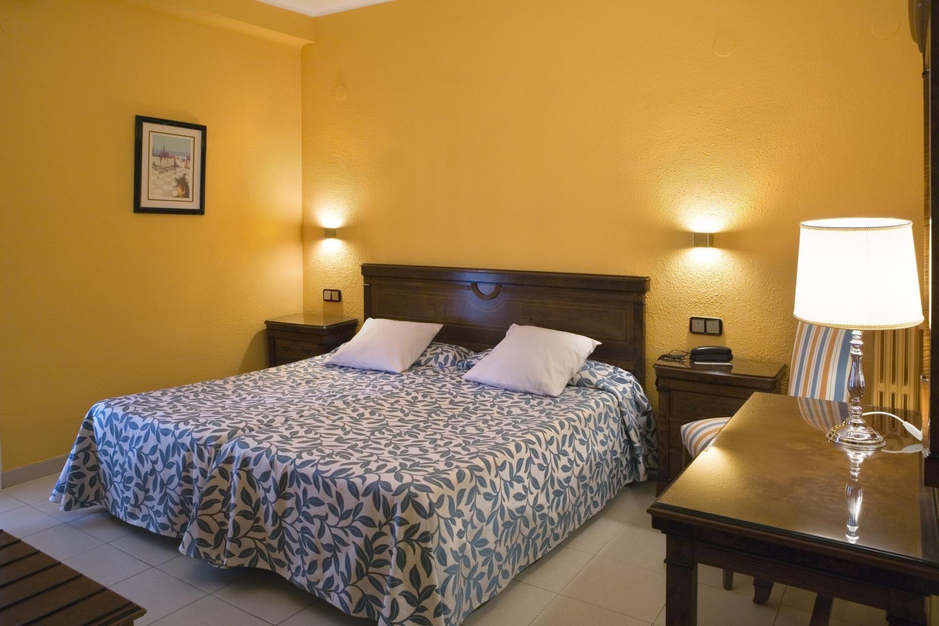 Hotel Rovira Кембрилс Екстериор снимка