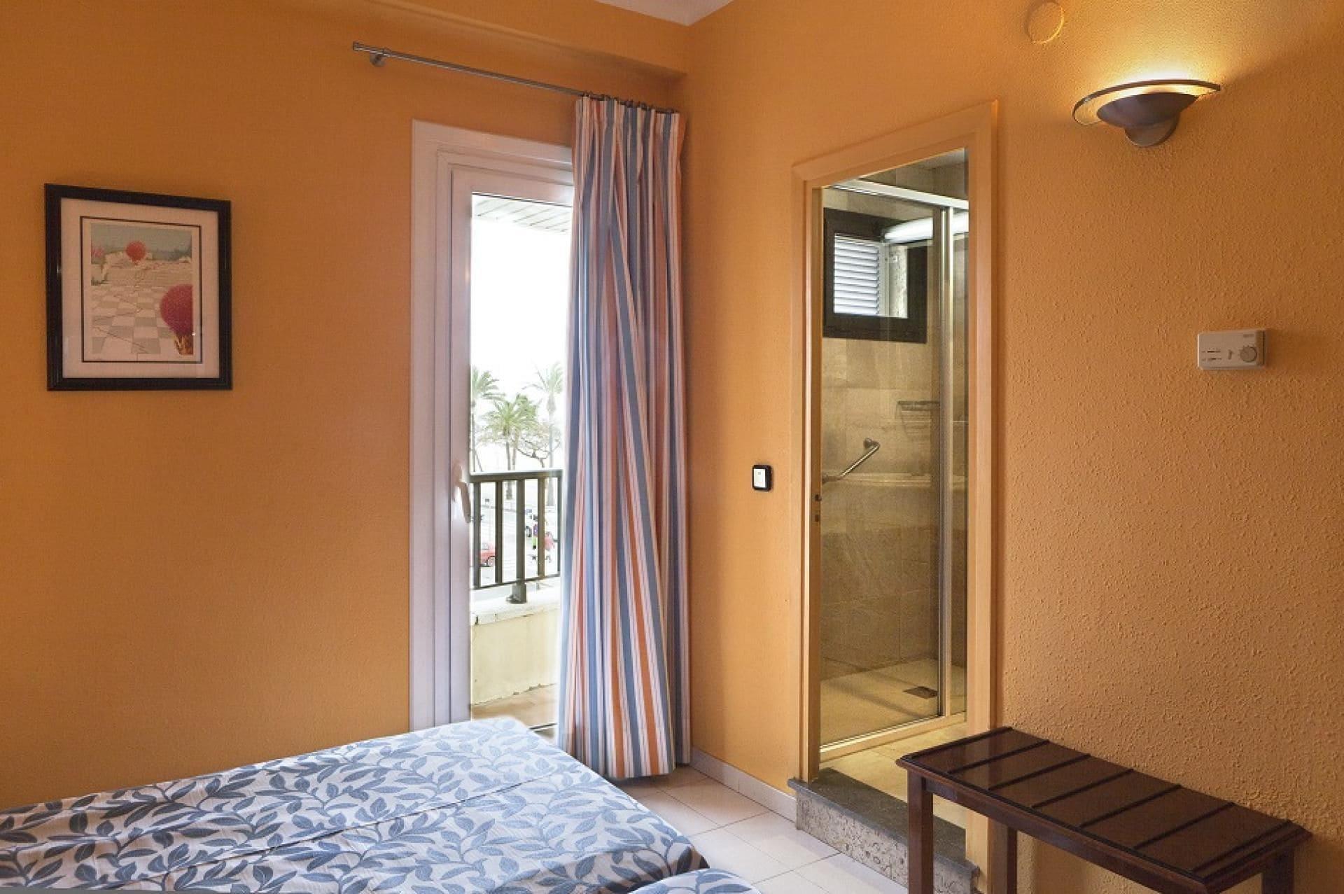 Hotel Rovira Кембрилс Екстериор снимка