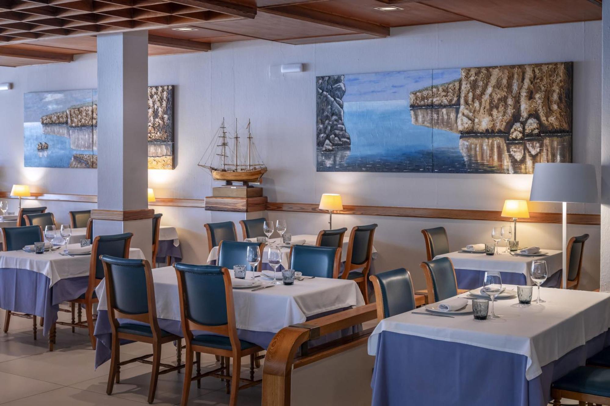 Hotel Rovira Кембрилс Екстериор снимка