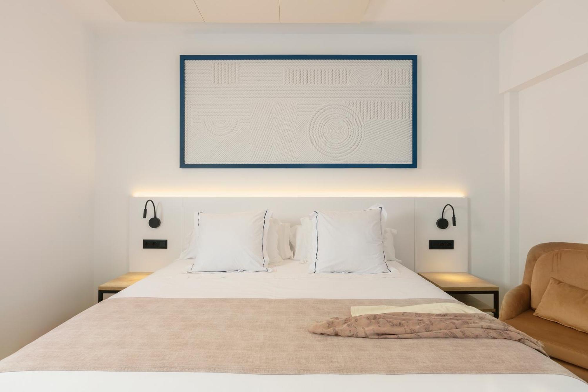 Hotel Rovira Кембрилс Екстериор снимка