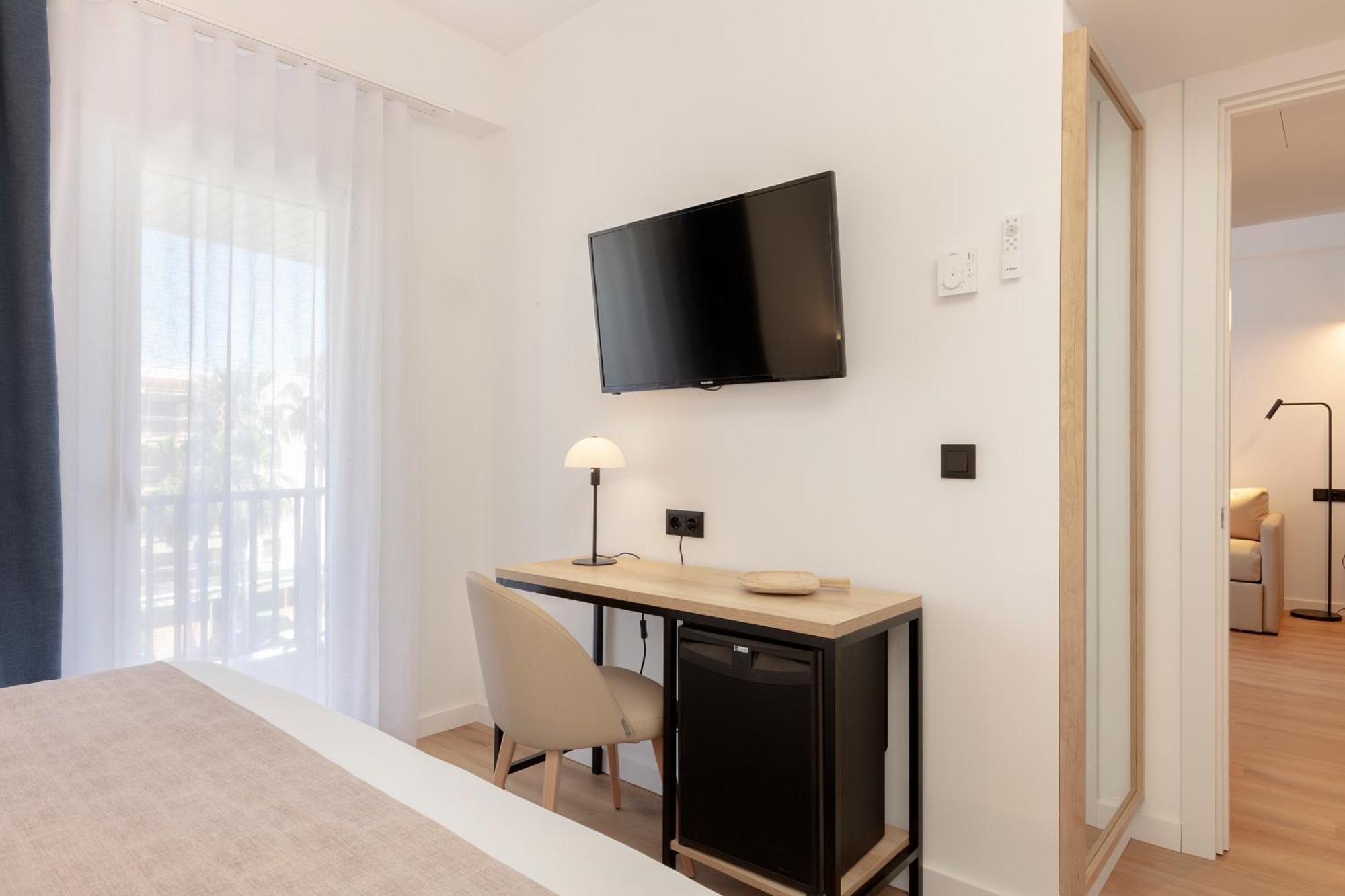 Hotel Rovira Кембрилс Екстериор снимка