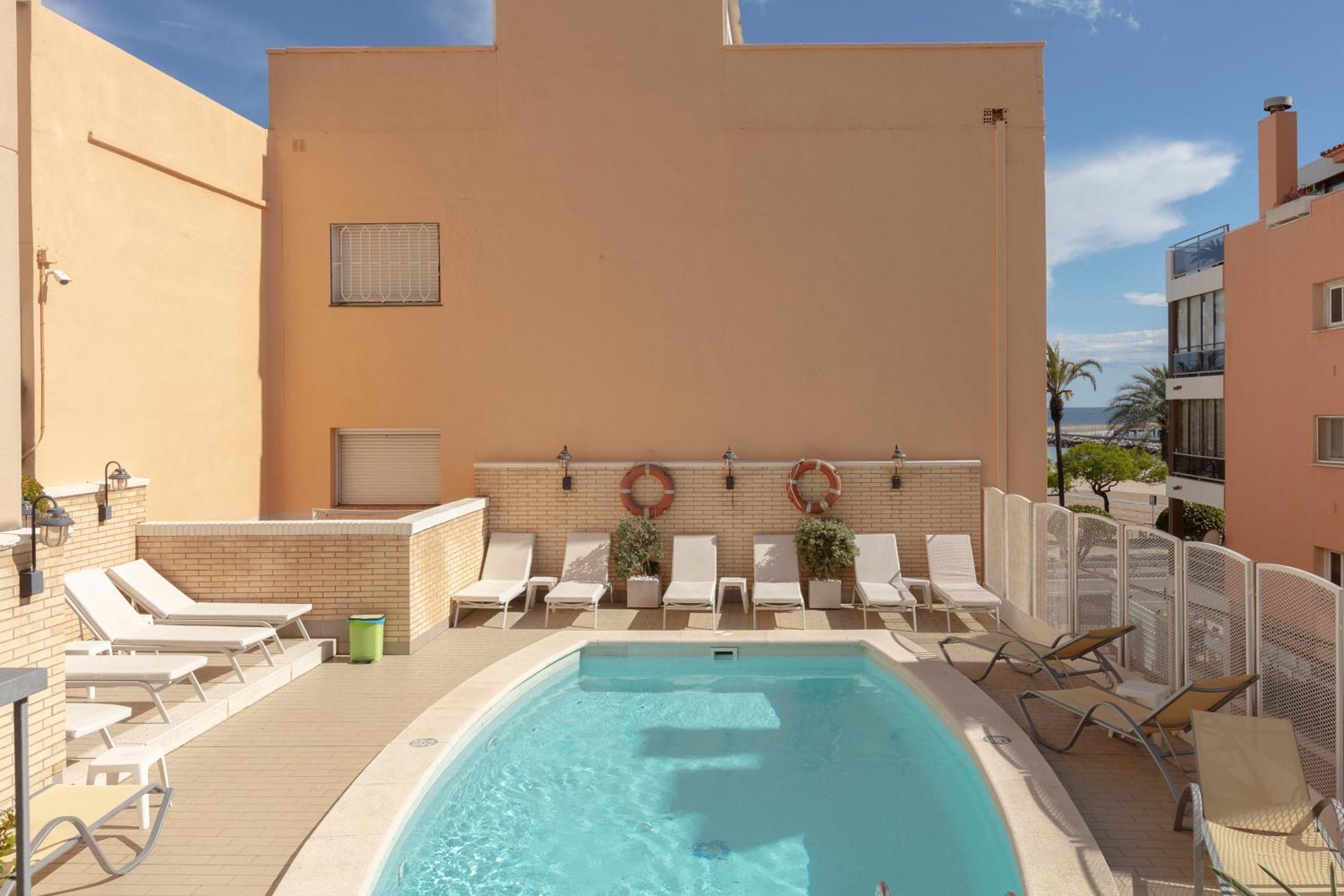 Hotel Rovira Кембрилс Екстериор снимка