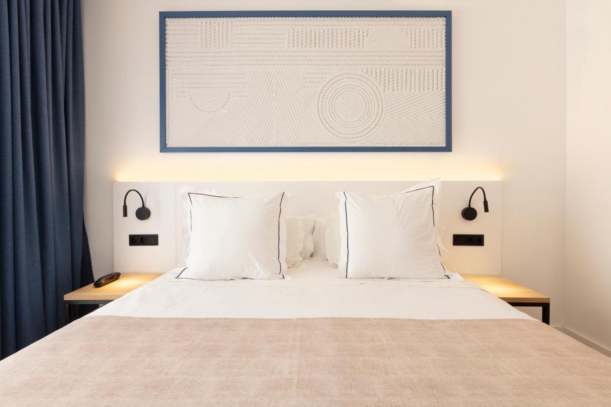Hotel Rovira Кембрилс Екстериор снимка