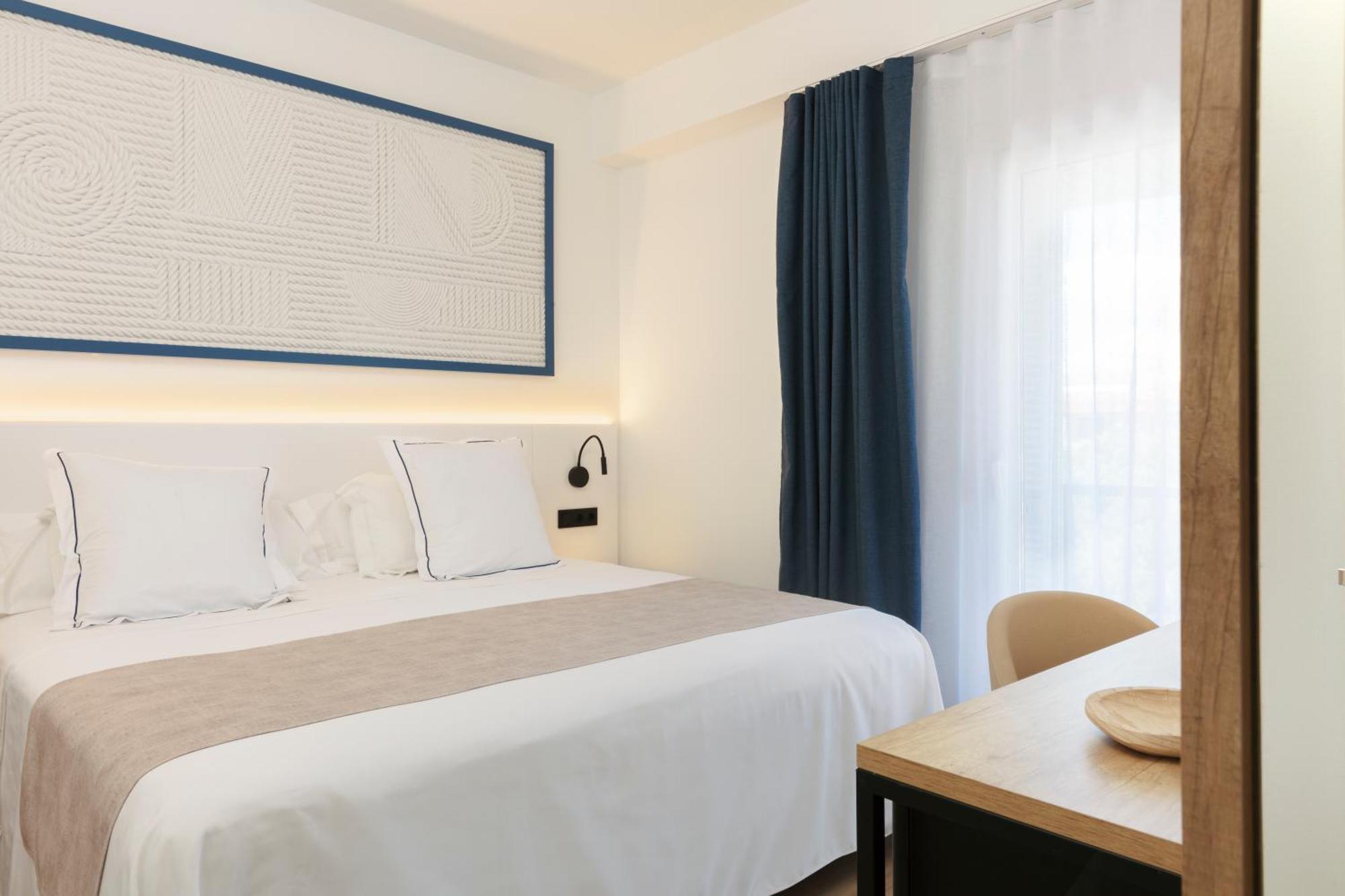 Hotel Rovira Кембрилс Екстериор снимка