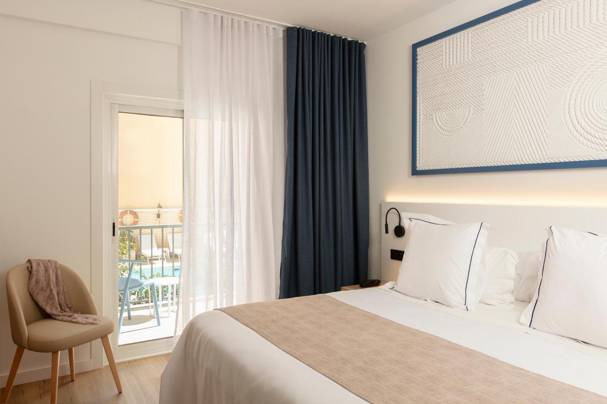 Hotel Rovira Кембрилс Екстериор снимка