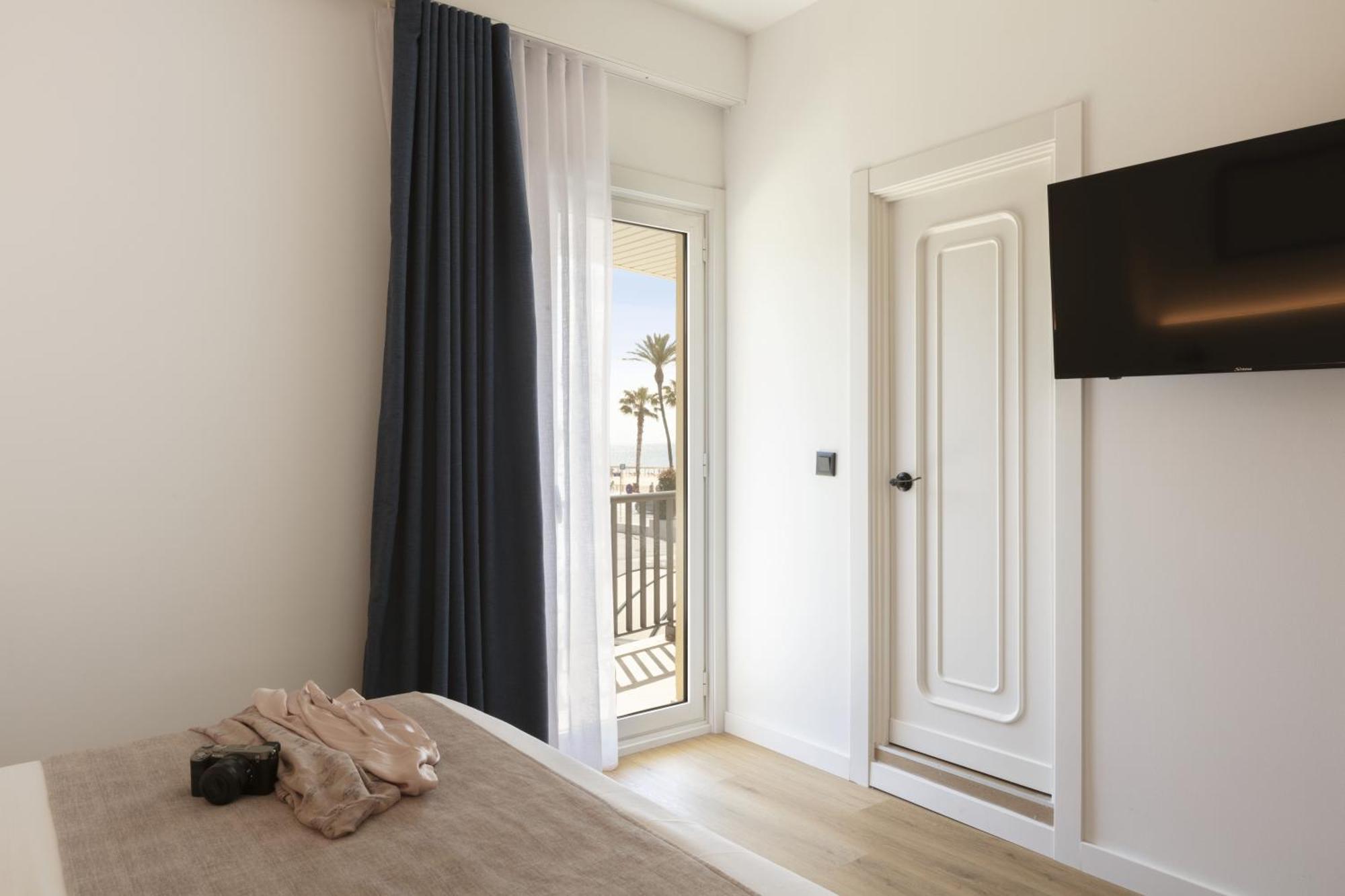 Hotel Rovira Кембрилс Екстериор снимка
