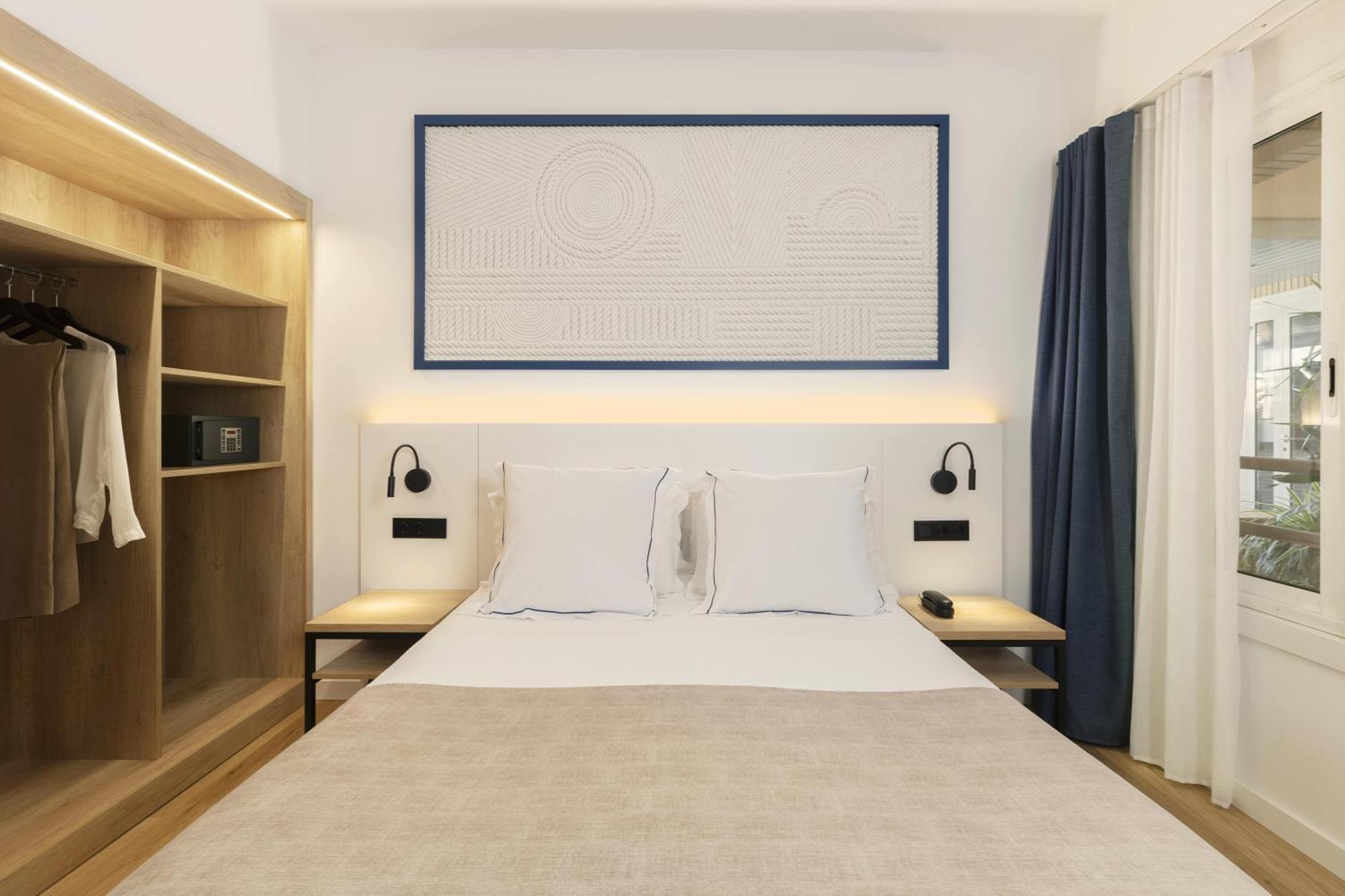 Hotel Rovira Кембрилс Екстериор снимка