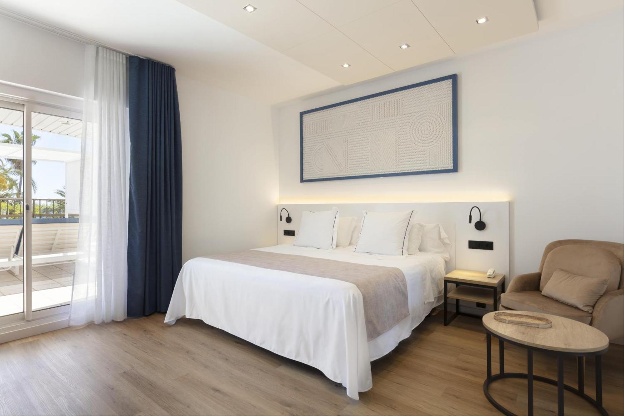 Hotel Rovira Кембрилс Екстериор снимка