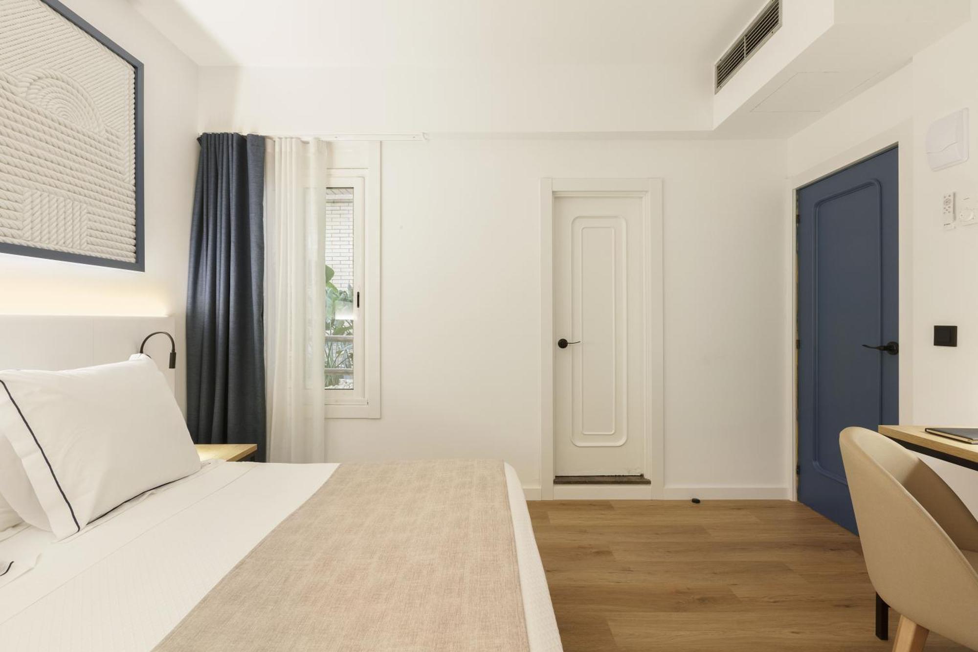 Hotel Rovira Кембрилс Екстериор снимка
