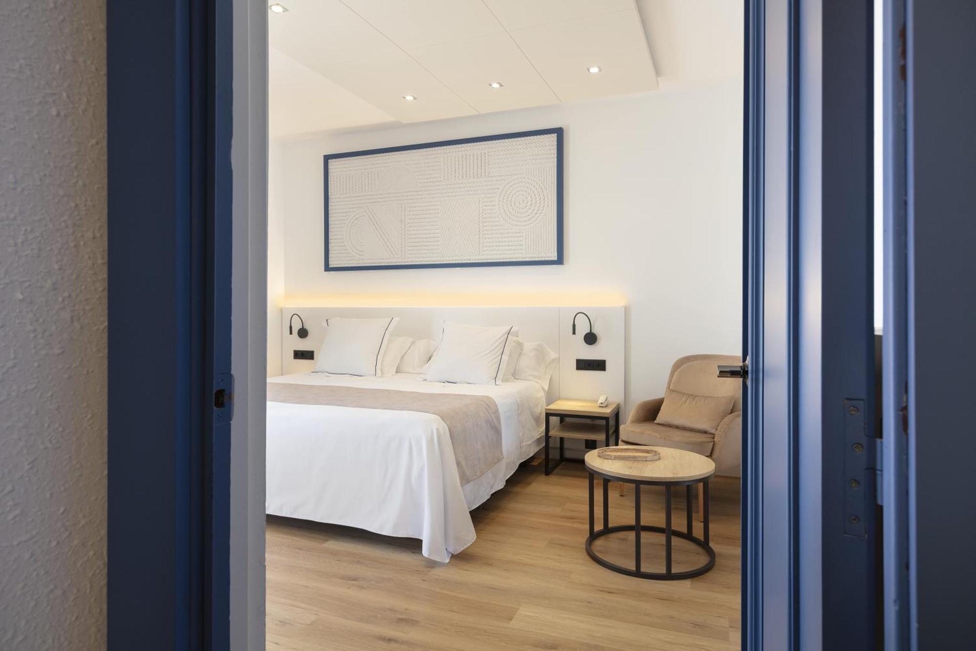 Hotel Rovira Кембрилс Екстериор снимка
