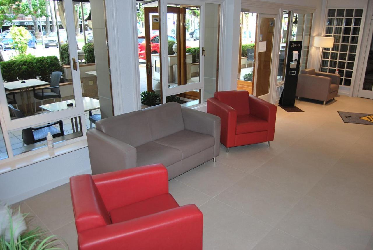 Hotel Rovira Кембрилс Екстериор снимка