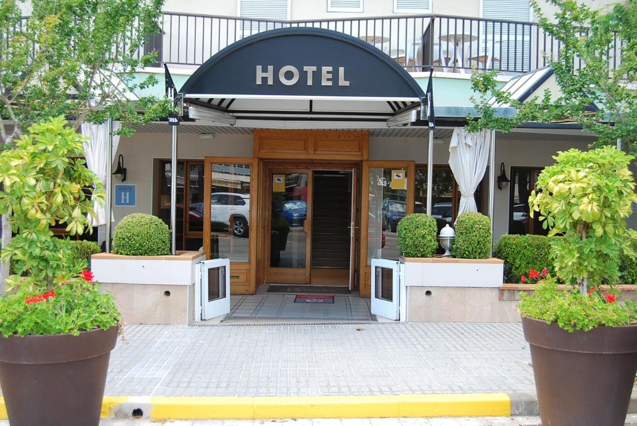 Hotel Rovira Кембрилс Екстериор снимка