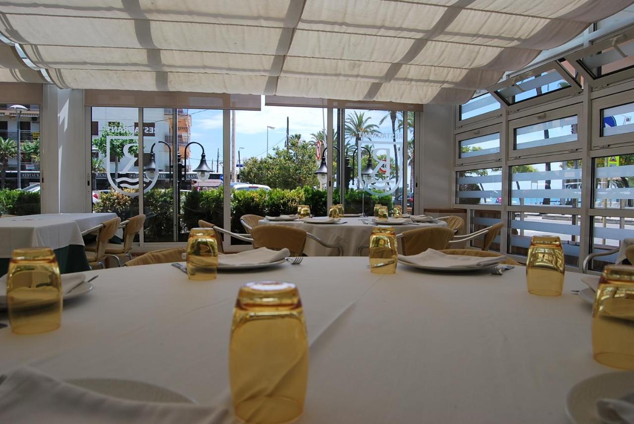 Hotel Rovira Кембрилс Екстериор снимка
